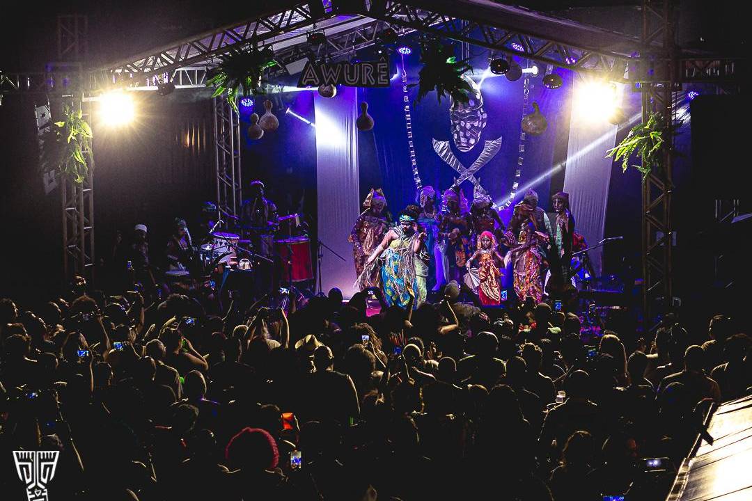 Tem festa junina com o grupo Awurê, com a participação especial da sanfona de Kiko Horta.