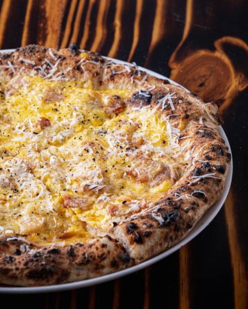 Sova: a carbonara da casa leva gema e mix de queijos, com azeite trufado Sova: a carbonara da casa leva gema e mix de queijos, com azeite trufado