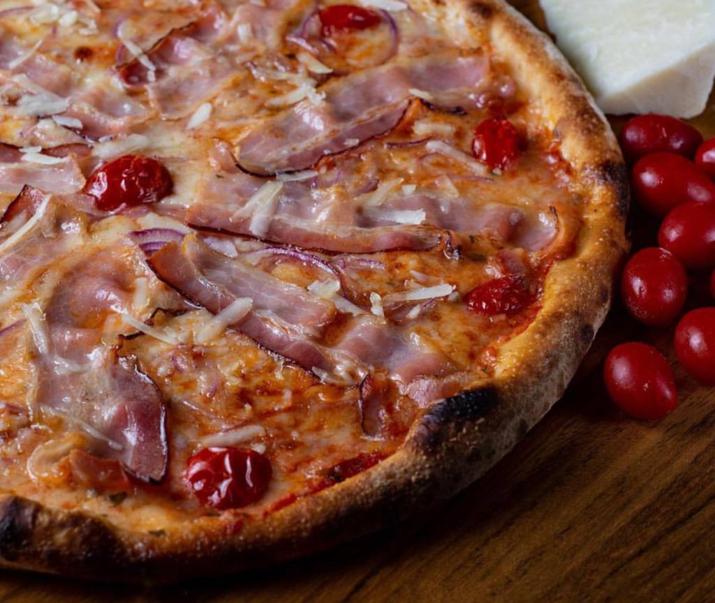 Domenica pizza Domenica: bacon e tomatinhos reproduzem a clássica moda amatriciana na pizza