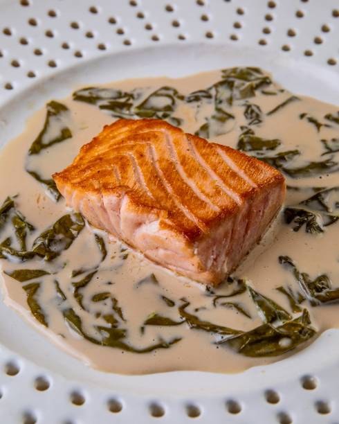 Salmão e azedinha: uma receita que fez história servida na mesa do lado