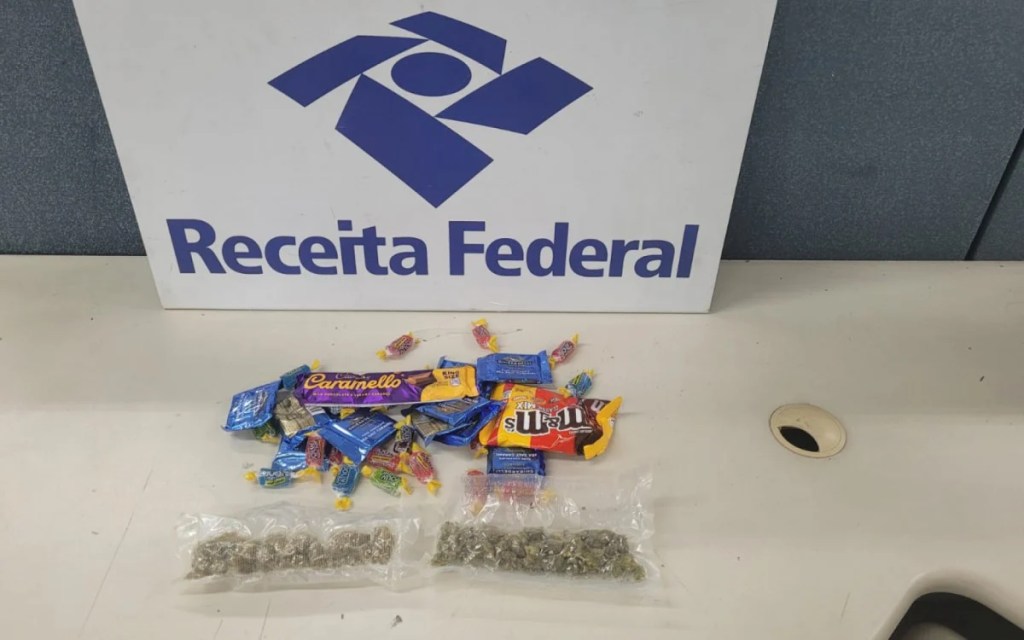 Mais de 100 mil reais em haxixe e skunk são apreendidos no Galeão