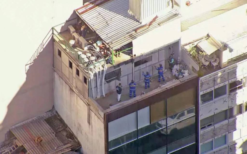 ‘Puxadinho de luxo’ é demolido em cobertura de prédio da Zona Sul