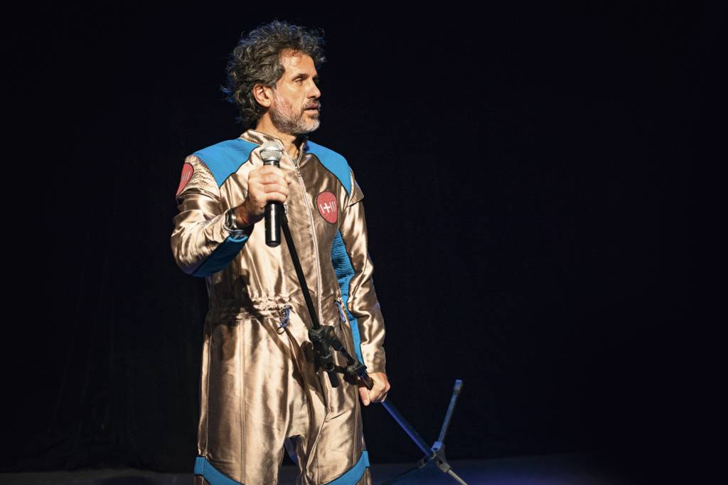 A odisseia no espaço de Eriberto Leão chega ao Teatro Firjan Sesi Centro
