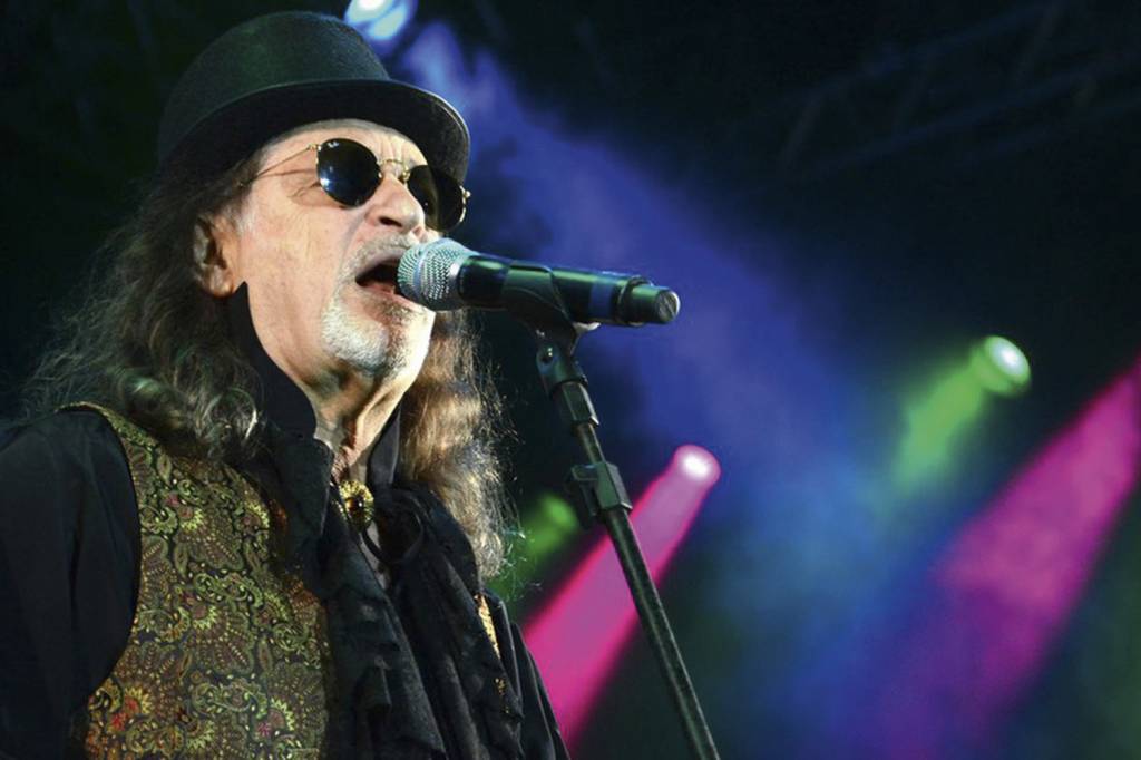 Alceu Valença leva ao Vivo Rio show que batizou a partir de meme