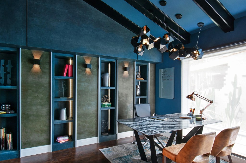 5 ideias para decorar com livros sem danificar as obras