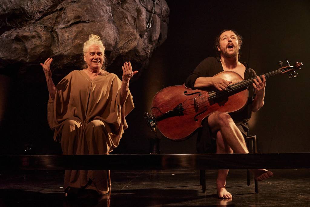 No meio do caminho, das Ficções e realidades pelas mãos da arte