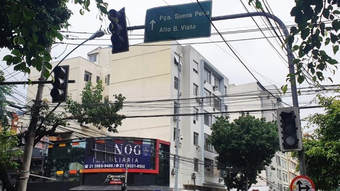 Sinais apagados: roubo de fios gera acidentes.