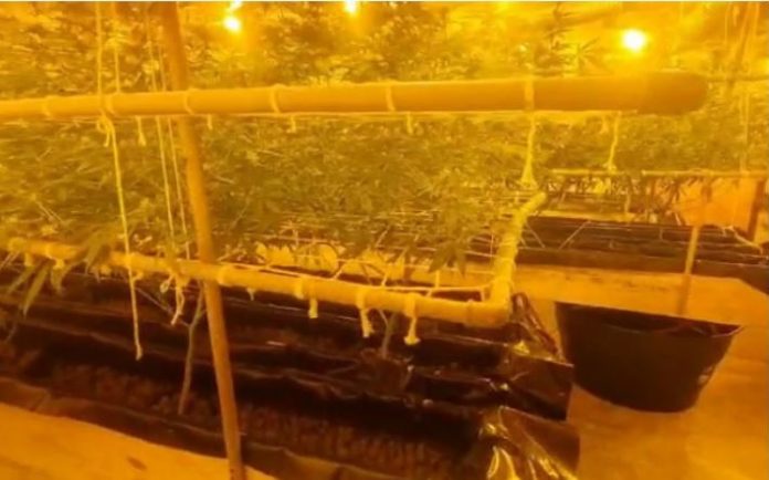 Polícia fecha laboratório clandestino de drogas na Barra