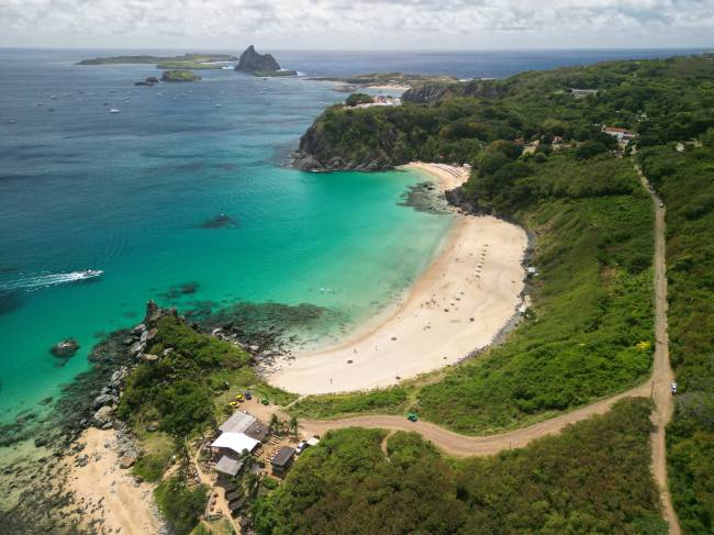 Roteiro Noronha 7 dias: pegando o voo da Azul que chega às 14h, dá tempo de curtir praia