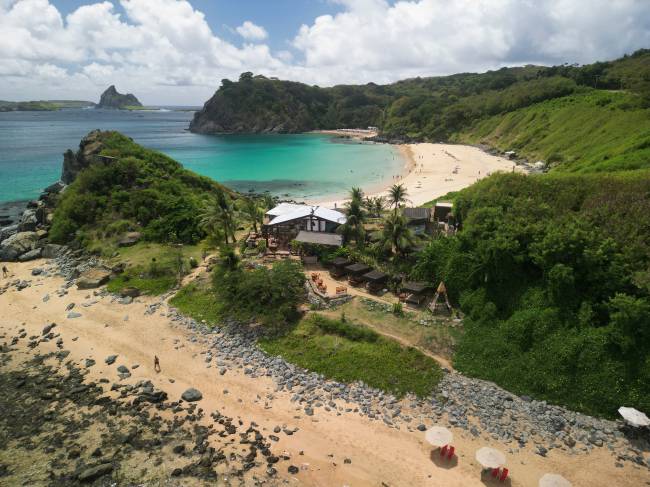 O Bar do Meio, entre as praias de Conceição e a do Meio.