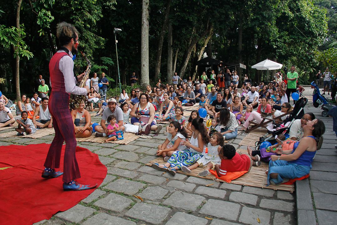 Foto mostra apresenta&ccedil;&atilde;o para p&uacute;blico infantil