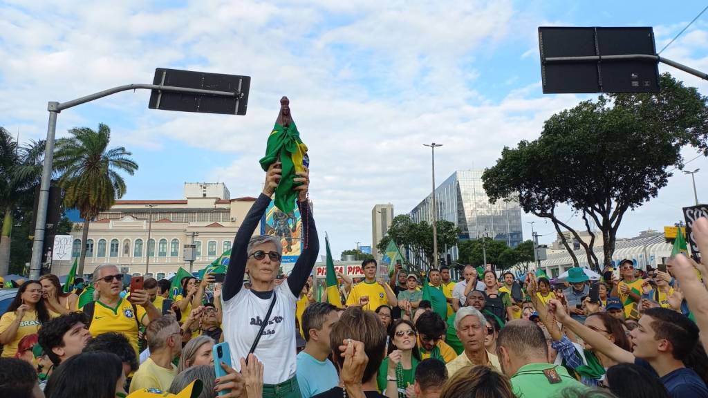 Cassia Kis participa de outro ato golpista no Centro do Rio