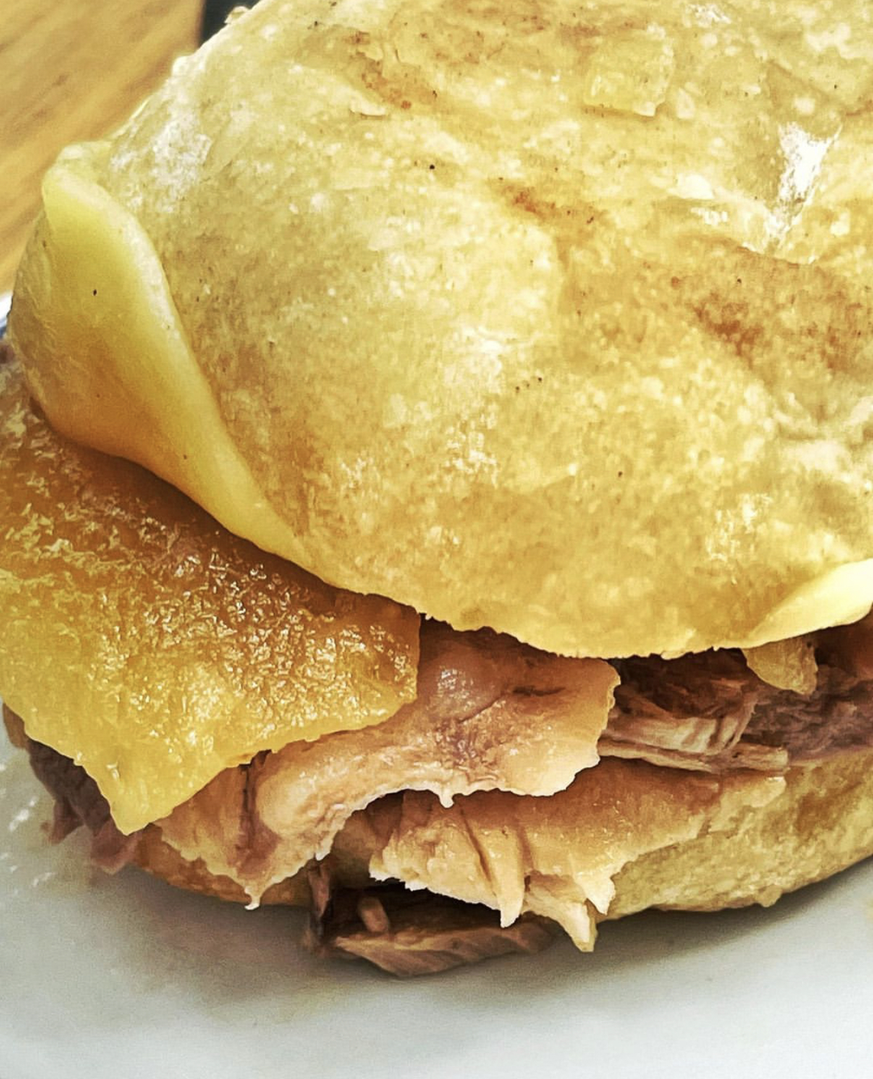 Pernil: na vers&atilde;o com abacaxi em calda, um close do novo sandu&iacute;che