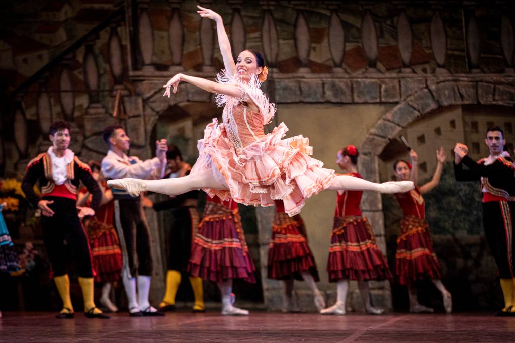 Balé Dom Quixote encerra a temporada de 2022 do Theatro Municipal