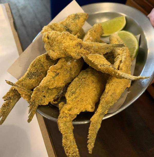 Sardinha frita: atração no Boteco Rainha