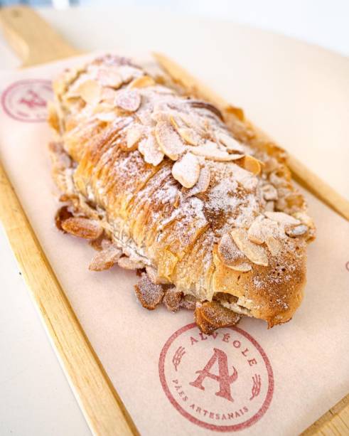 Croissant com amêndoas: item imperdível no cardápio Croissant com amêndoas: item imperdível no cardápio