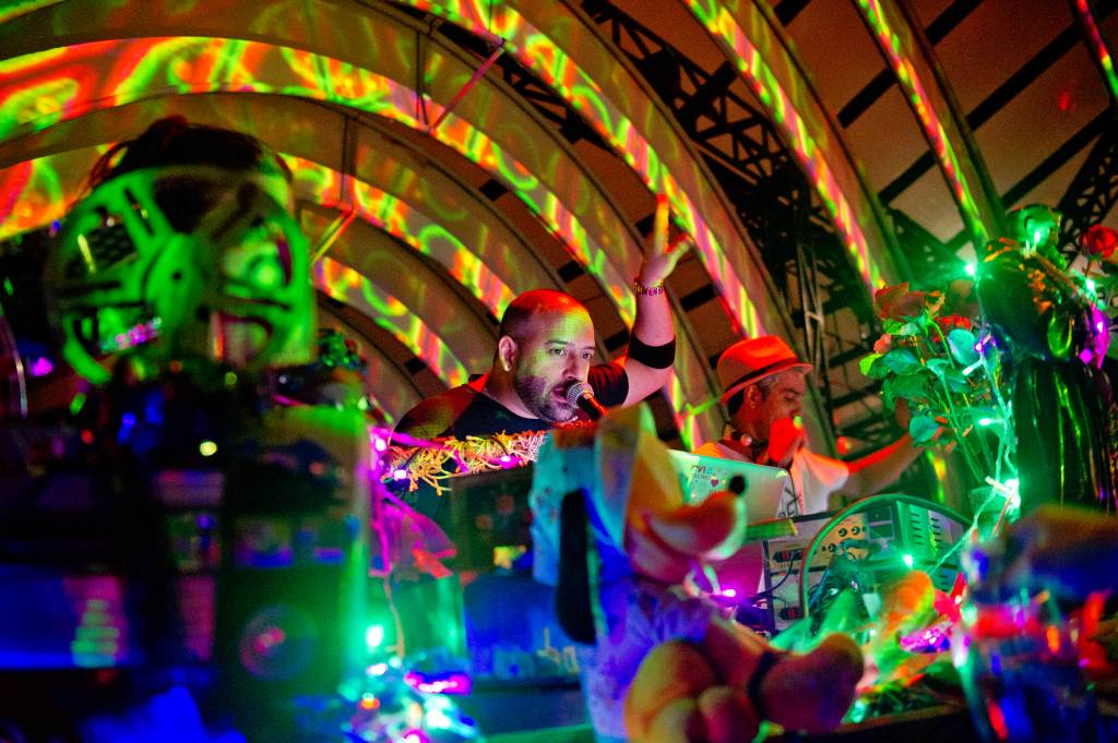 Como nos velhos tempos: festas Bailinho e Terapia sacodem a noite carioca