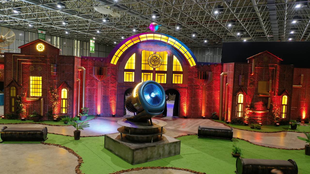 Foto mostra entrada de parque temático