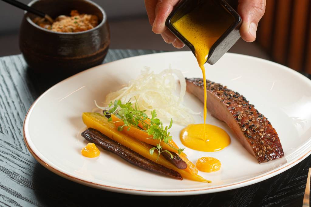 Um jantar no Tiara, o novo restaurante do chef Rafa Gomes no Leblon