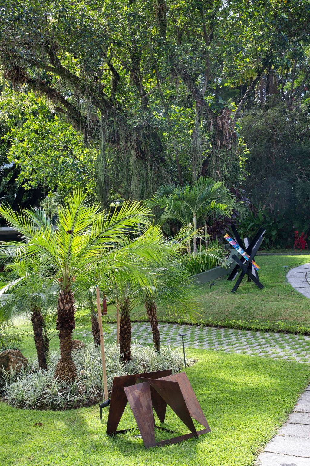 Anna Luiza Rothier cria paisagismo na cidade com cara de casa de campo