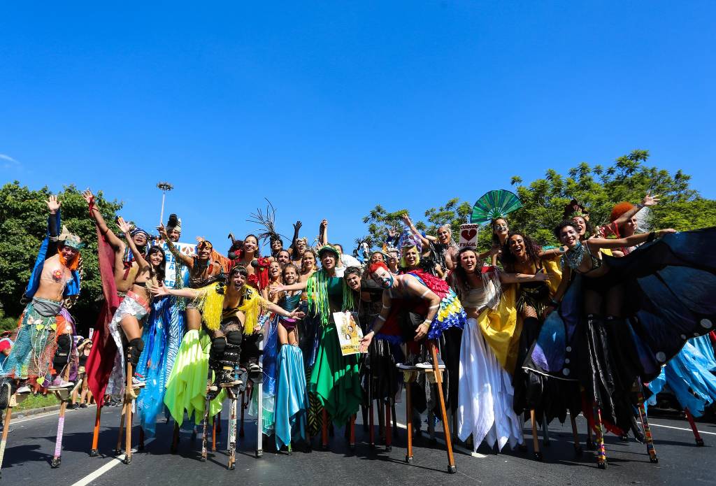 É carnaval: Orquestra Voadora faz ensaio aberto ao público no feriadão