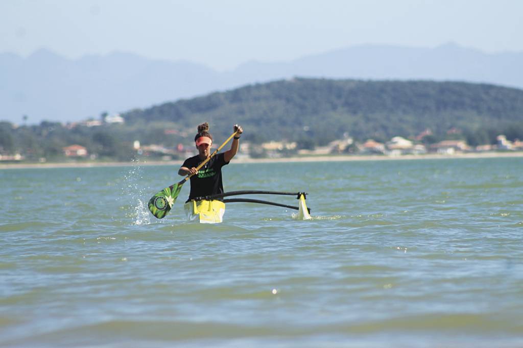 Bruna-remo-2.JPG A remadora Bruna Velon: adepta da canoa havaiana -