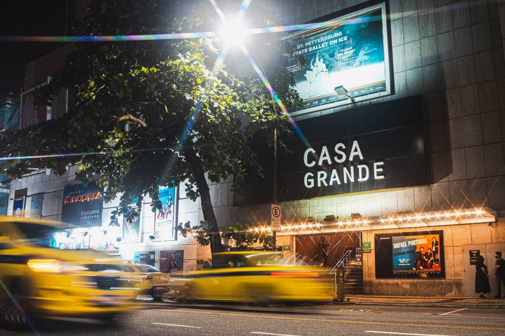 Paes concede título de Patrimônio Cultural ao Teatro Casa Grande