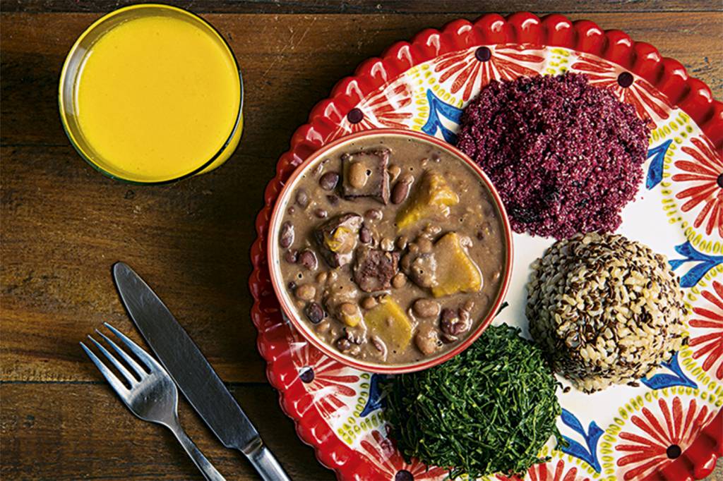 ORG-vegetariana—feijoada-orgânica-com-suco-de-laranja—TomasRangel—baixa-(1).jpg .Org Bistrô
