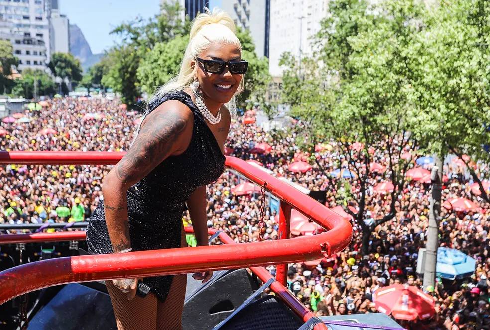 Fervo da Lud ou Bola Preta: qual bloco arrastou mais foliões no Carnaval?