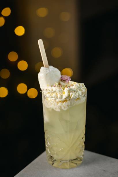 Loire: sorvete de coco e sumos de frutas cítricas Loire: sorvete de coco e sumos de frutas cítricas