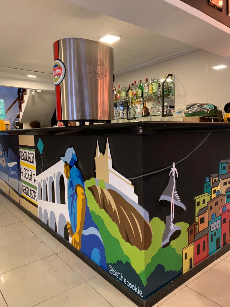 Zona Norte: grafite no balc&atilde;o visita a Igreja da Penha