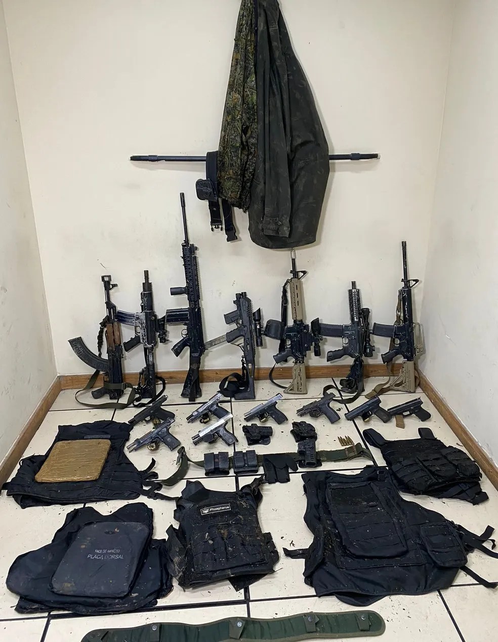 Polícias do Rio apreenderam três fuzis por dia desde o início de 2023