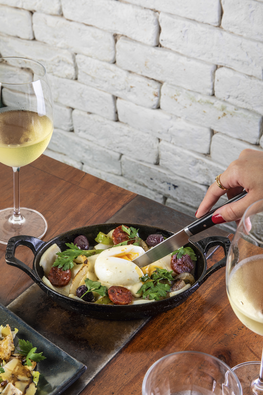 Chez-Claude-bacalhau-chorizo_ComerEBeber_1092_Alta_CredTomasRangel-(1).jpg Chez Claude