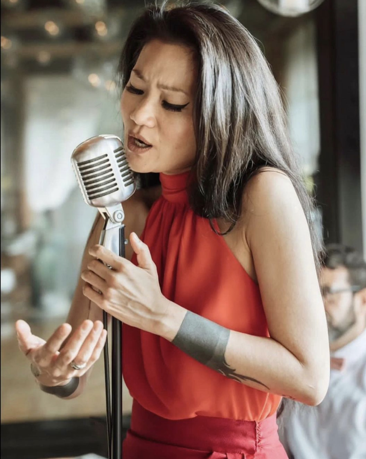 Vian: show com a cantora Yumi Park e canja do bartender