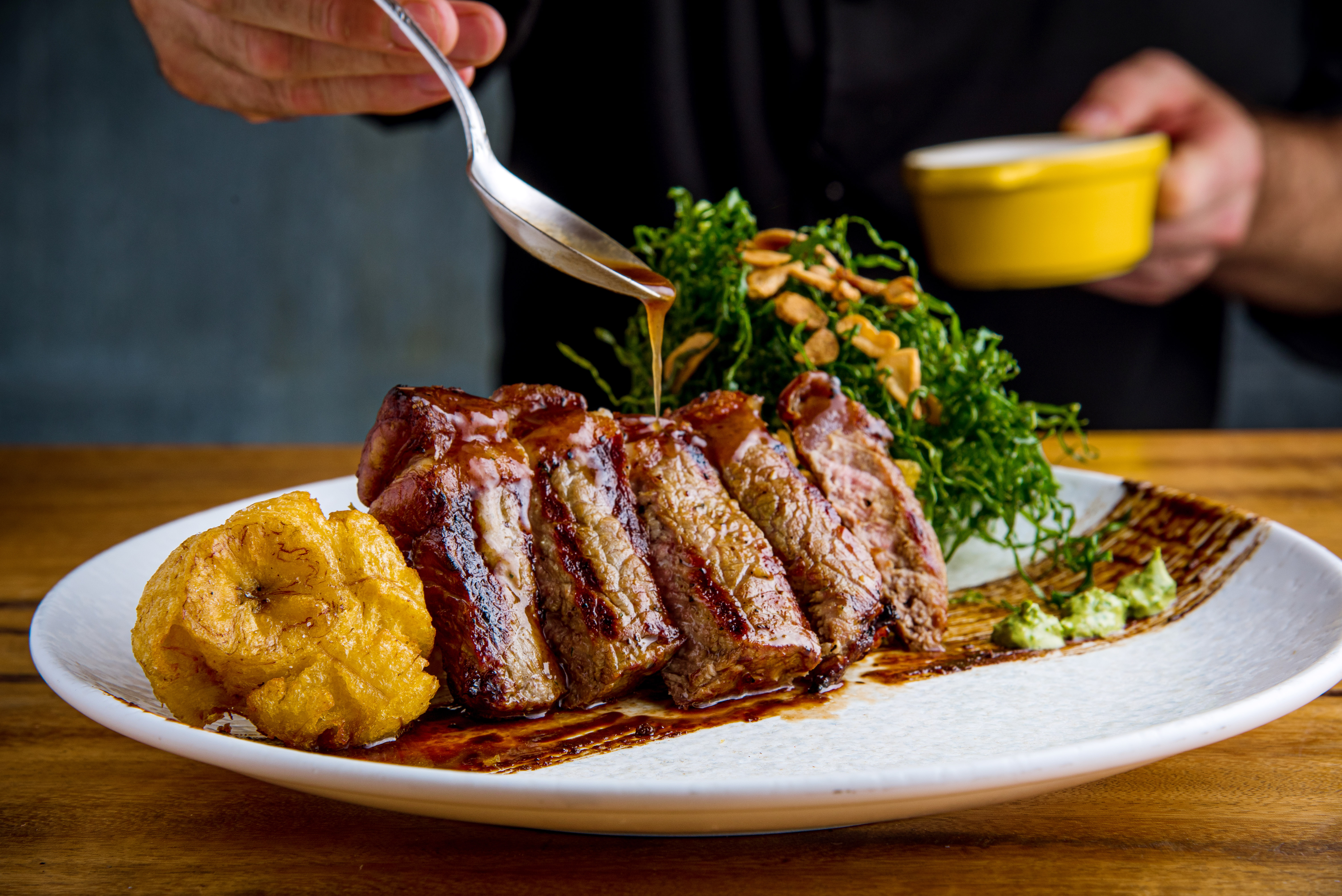 The View: jantar com vista a&eacute;rea tem pratos como o bife de chorizo