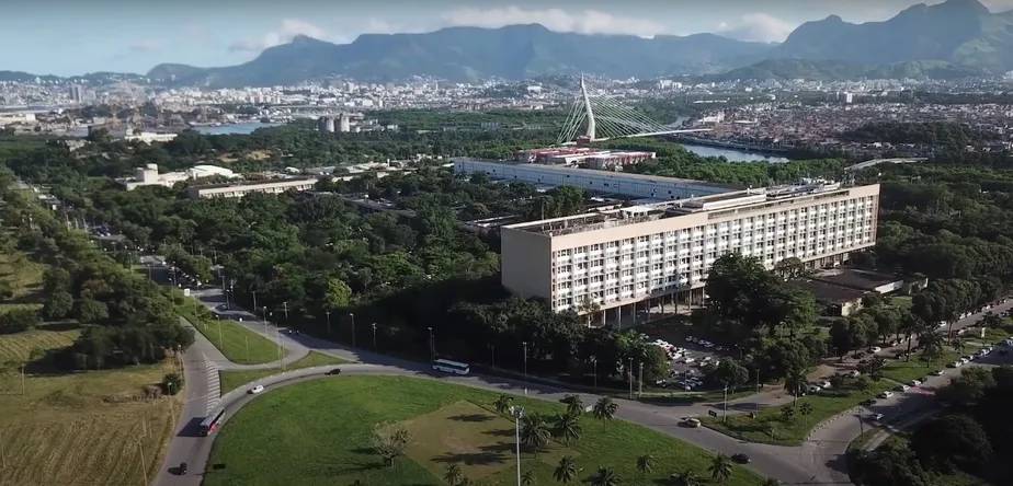Fundão vai fechar? Proposta quer transferir aulas para o Centro do Rio