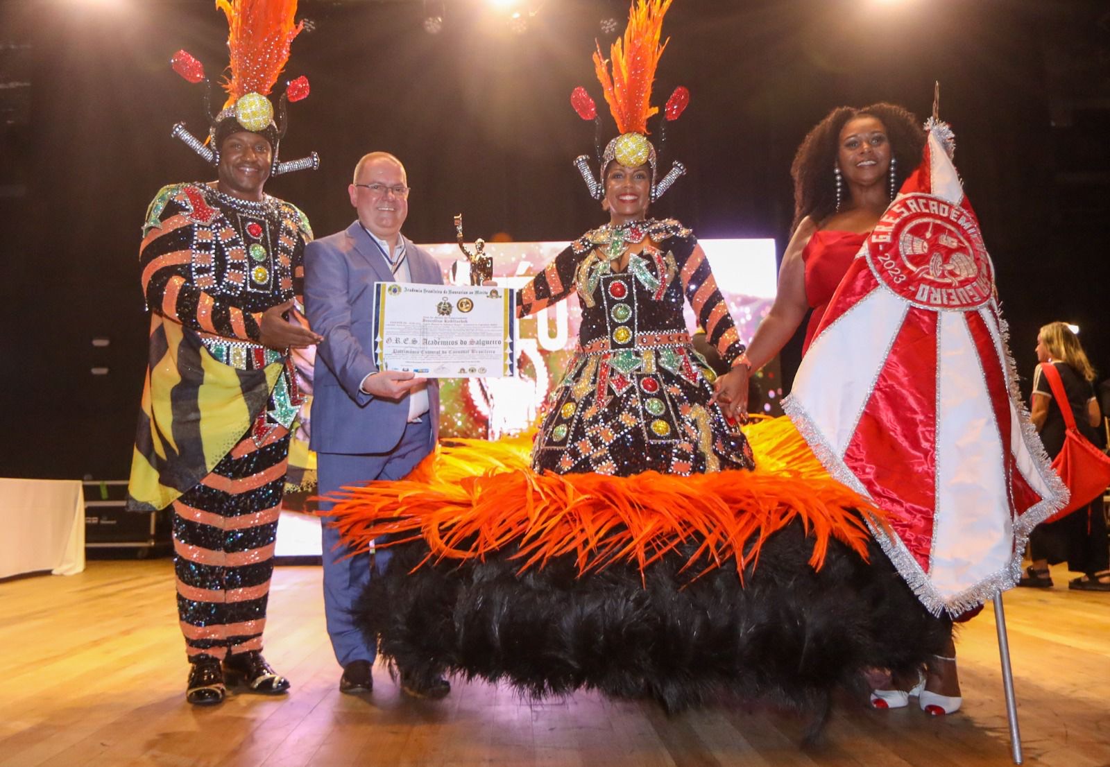 Salgueiro recebe medalha JK na categoria influenciador cultural carioca