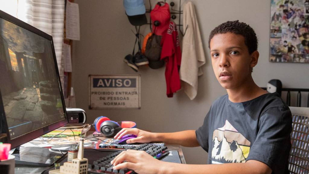 “Travessia” expõe o drama de famílias com jovens dependentes em games