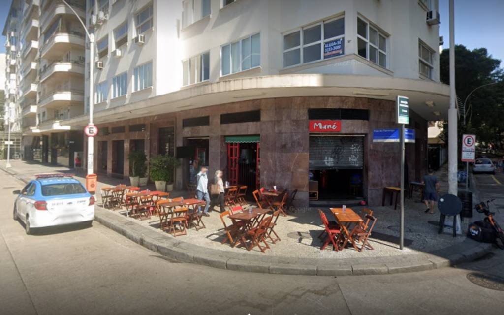 Mulher é presa por injúria racial ao xingar garçonete em bar no Flamengo