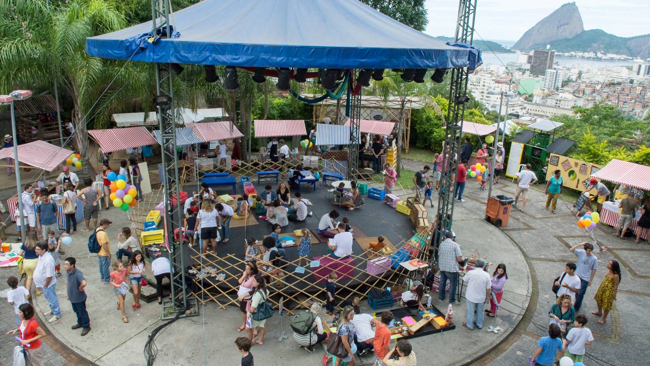 Uma tenda montada no Parque das Ruínas durante a Flist