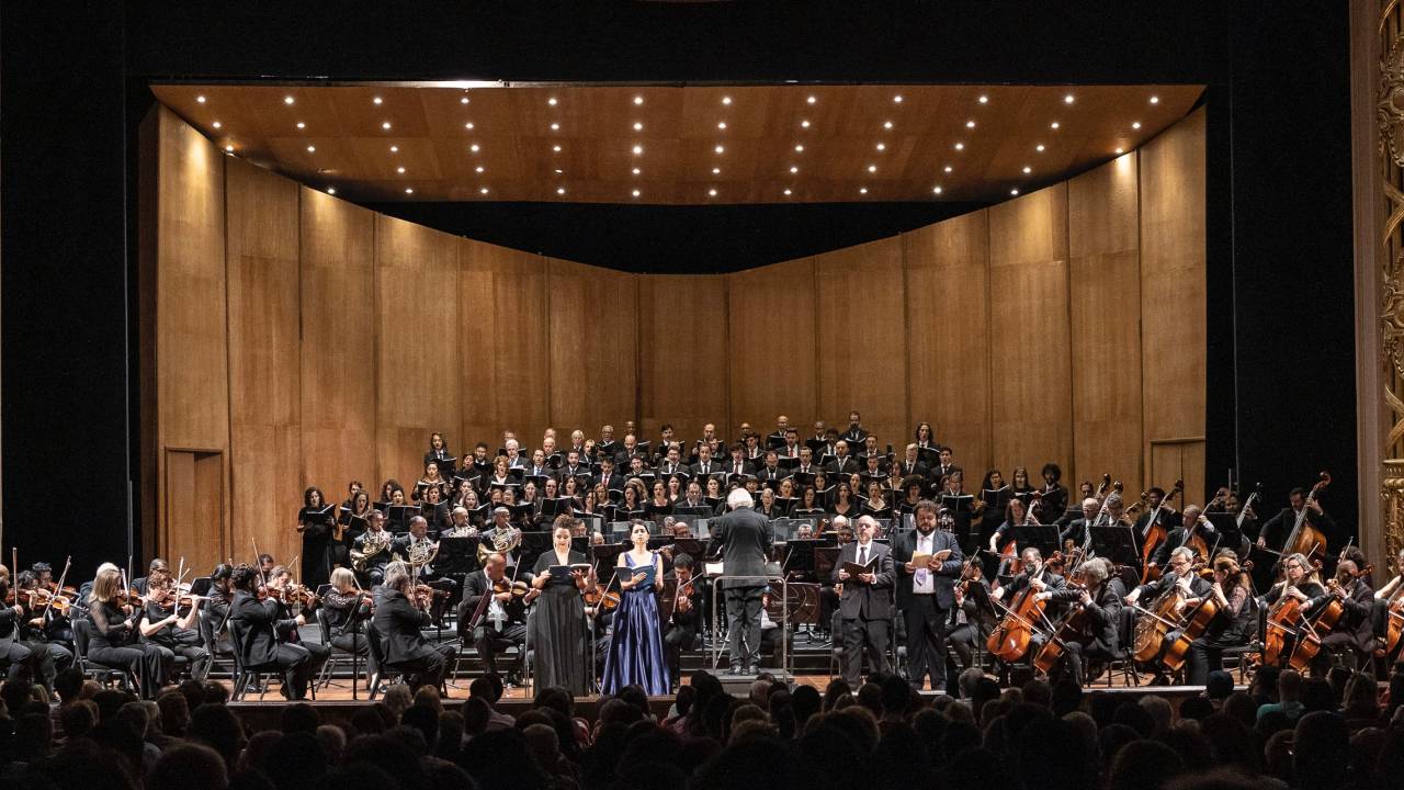 Maestro Karabtchevsky rege a Opes no Municipal
