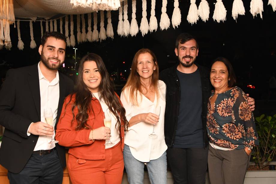 Encontros Veja Rio: personalidades da cidade s&atilde;o reunidas em evento animado no Tropik