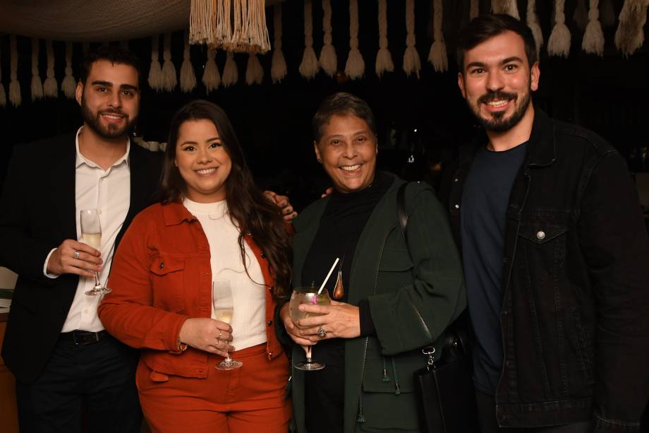 Encontros Veja Rio: personalidades da cidade s&atilde;o reunidas em evento animado no Tropik