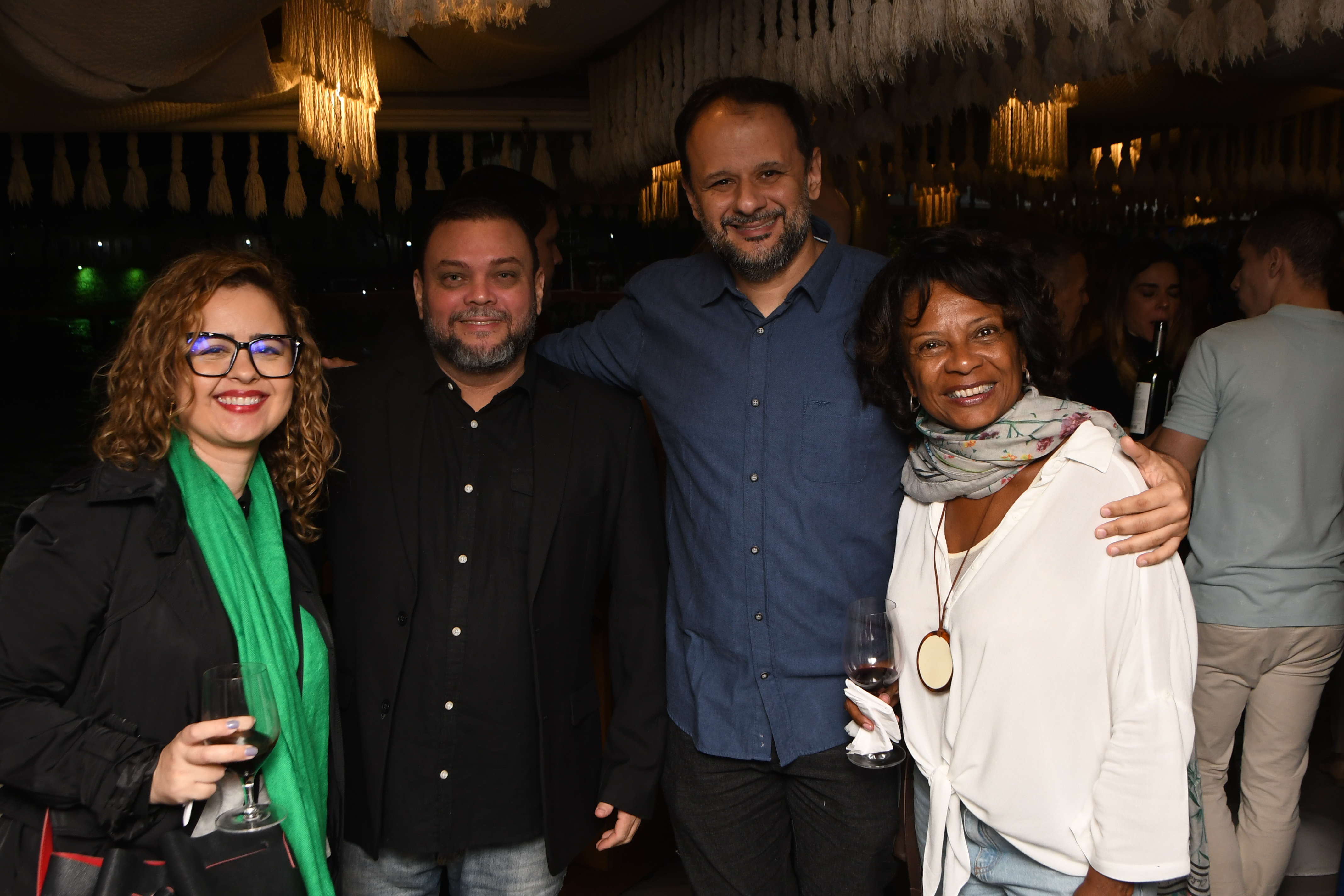 Encontros Veja Rio: personalidades da cidade s&atilde;o reunidas em evento animado no Tropik