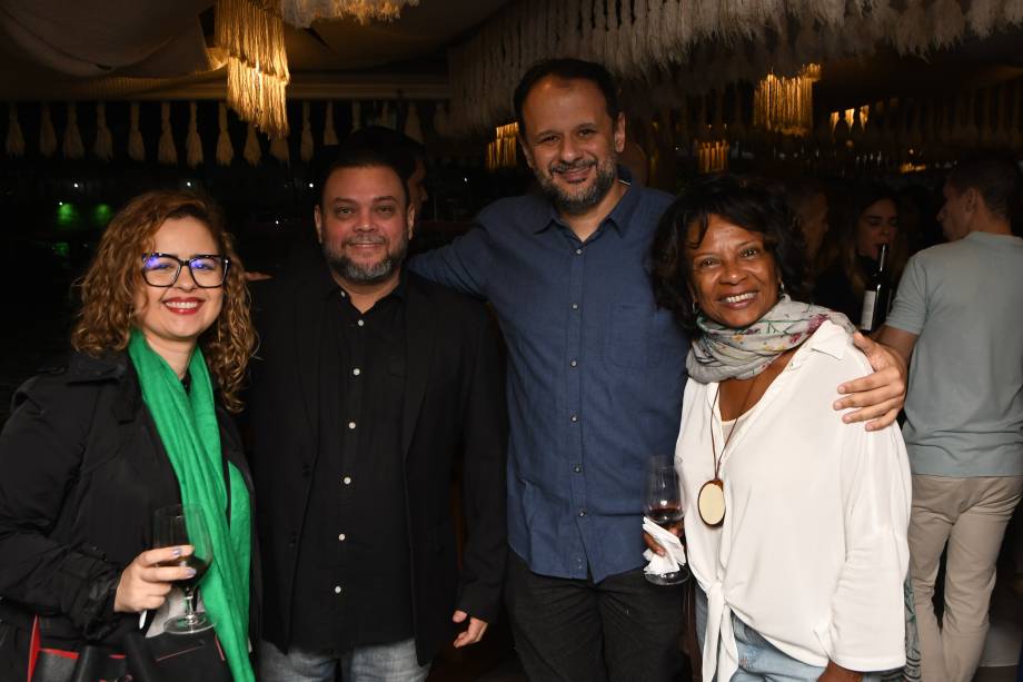 Encontros Veja Rio: personalidades da cidade s&atilde;o reunidas em evento animado no Tropik