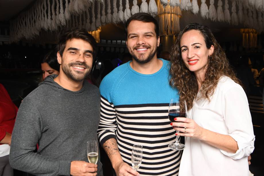 Encontros Veja Rio: personalidades da cidade s&atilde;o reunidas em evento animado no Tropik