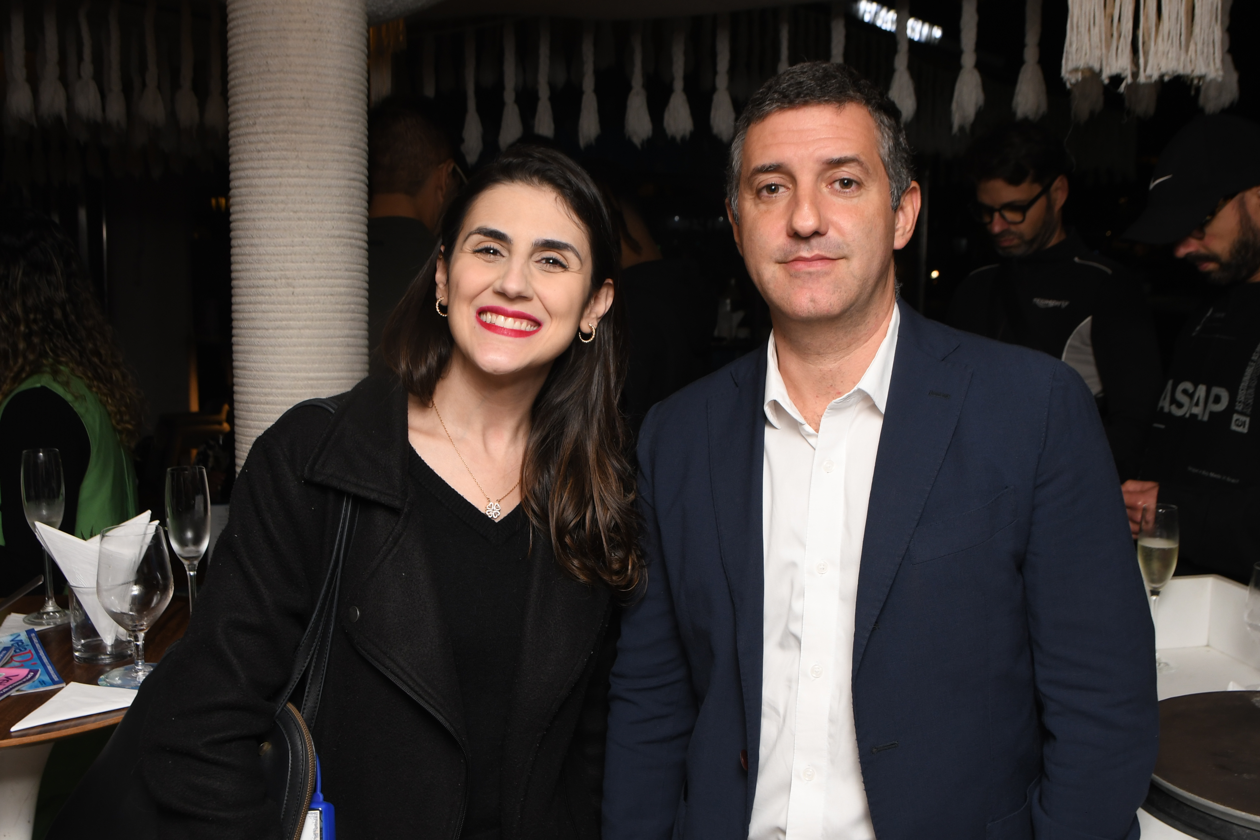Encontros Veja Rio: personalidades da cidade s&atilde;o reunidas em evento animado no Tropik