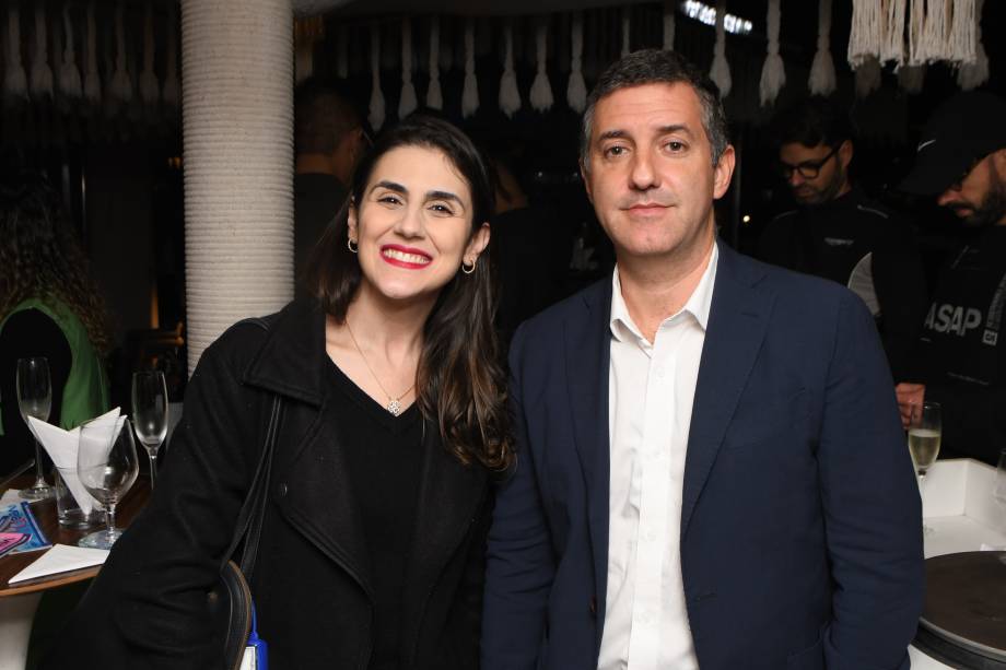 Encontros Veja Rio: personalidades da cidade s&atilde;o reunidas em evento animado no Tropik
