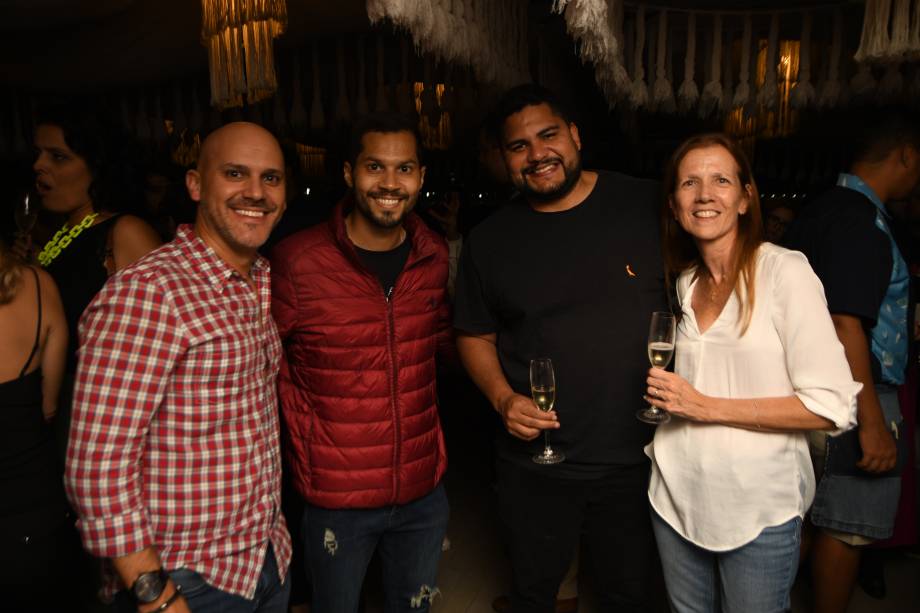 Encontros Veja Rio: personalidades da cidade s&atilde;o reunidas em evento animado no Tropik