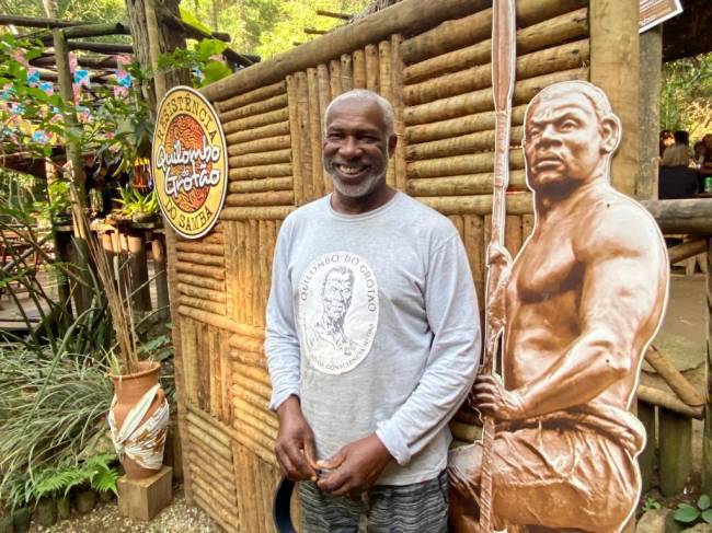 Renatão do Quilombo é o líder do projeto, que tem oficinas, rodas de conversa, lojinhas de bijus afro e artesanatos, e a feijoada com roda de samba.